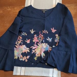 EUC Spring Flower Top